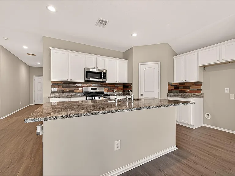18361 Timbermill Ln — Photo 15