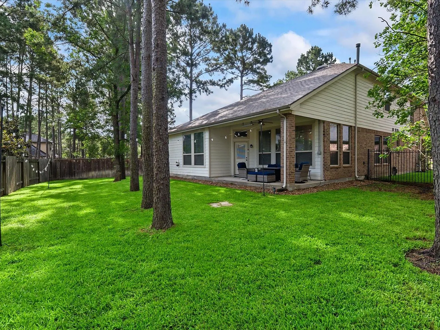 4 bed, 3.0 bath, 2718 sqft, $3,500 — Photo 4