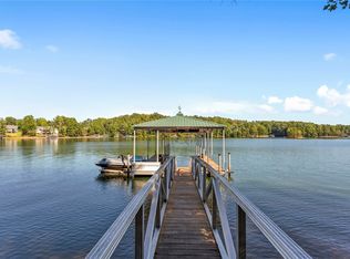 509 Peninsula Rd, West Union, SC 29696