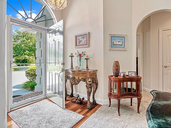 4th image of 75 Haig Ct.