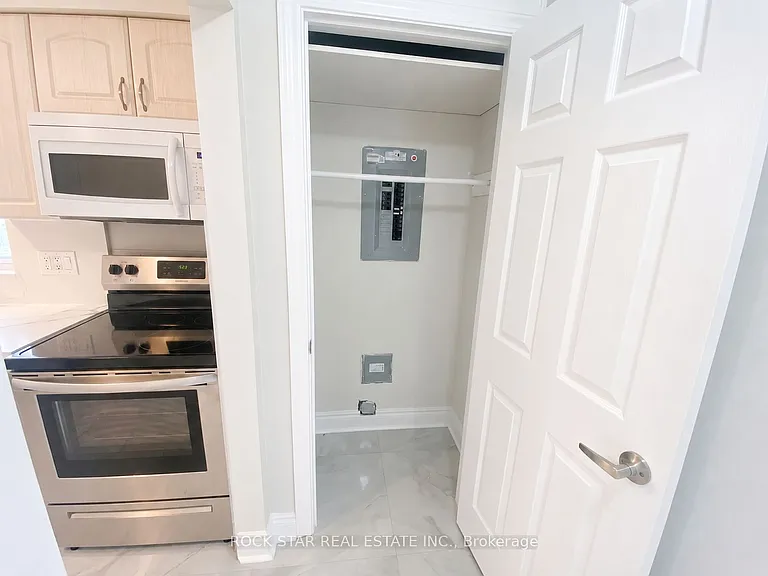227 Fernwood Cres #MAIN — Photo 16
