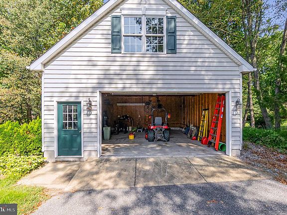 5th image of 209 Christopher Rd