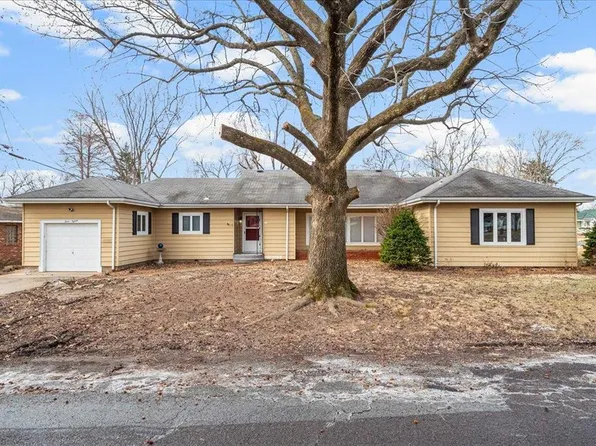 315 Hillcrest Dr, Belleville, IL 62221