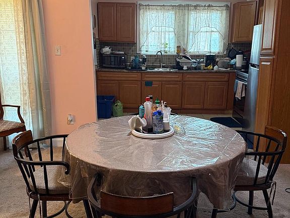 3rd image of 6067 Cedarhurst St