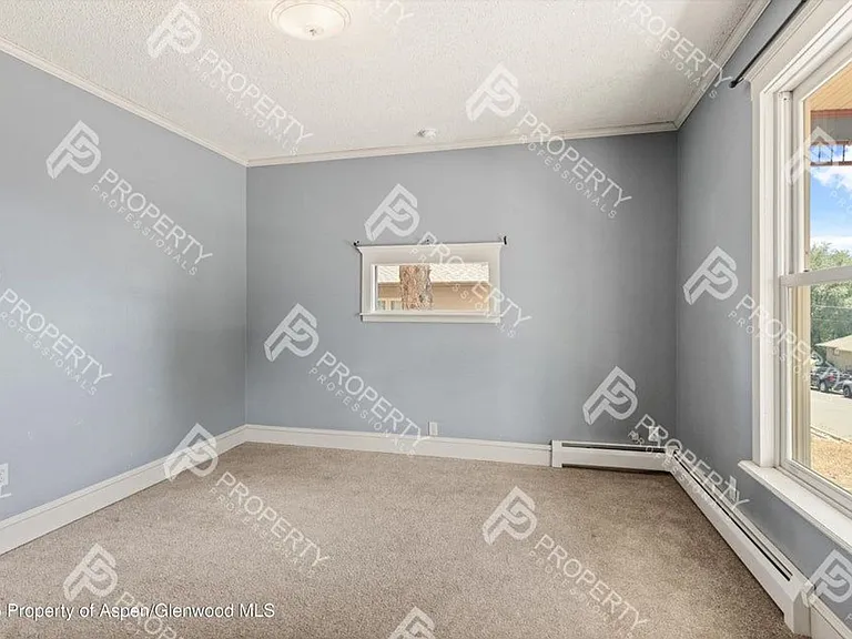 440 Whiteriver Ave — Photo 10