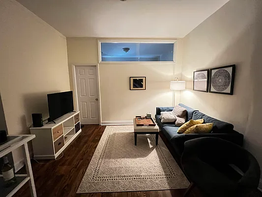 Rented by Salon Realty Corp | media 11