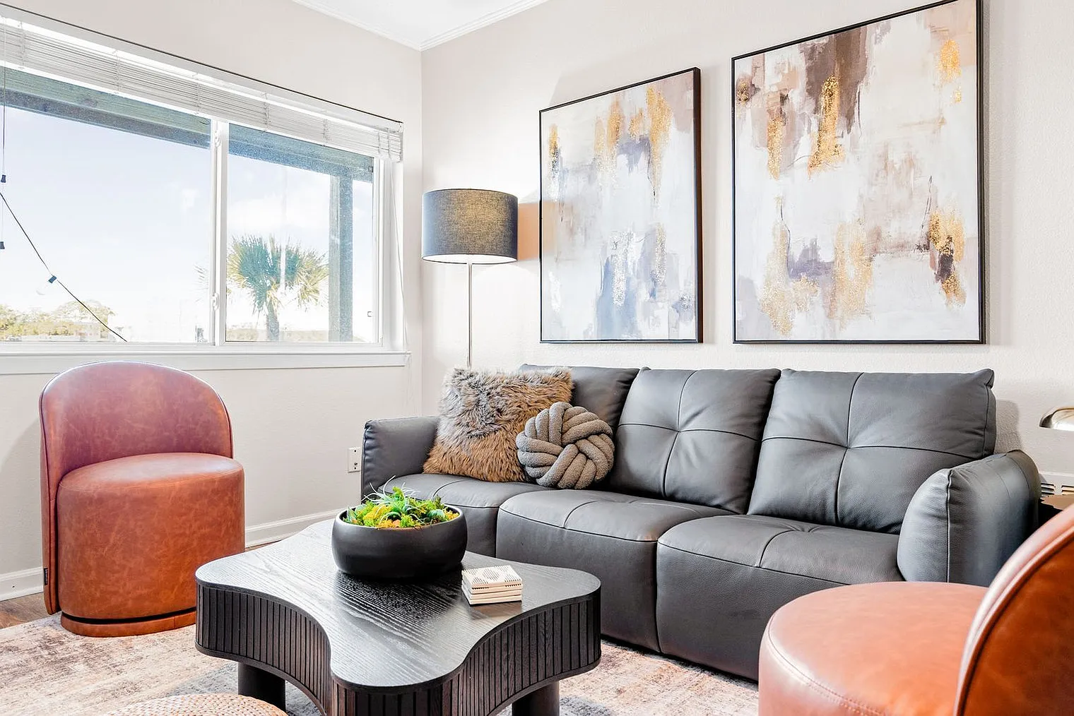 2 bed, 1.0 bath, 7254 sqft, $2,060 — Photo 3