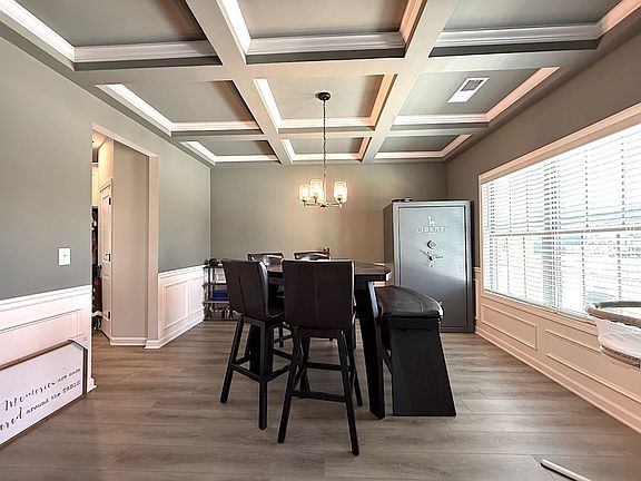 5th image of 33 Sugar Maple Dr