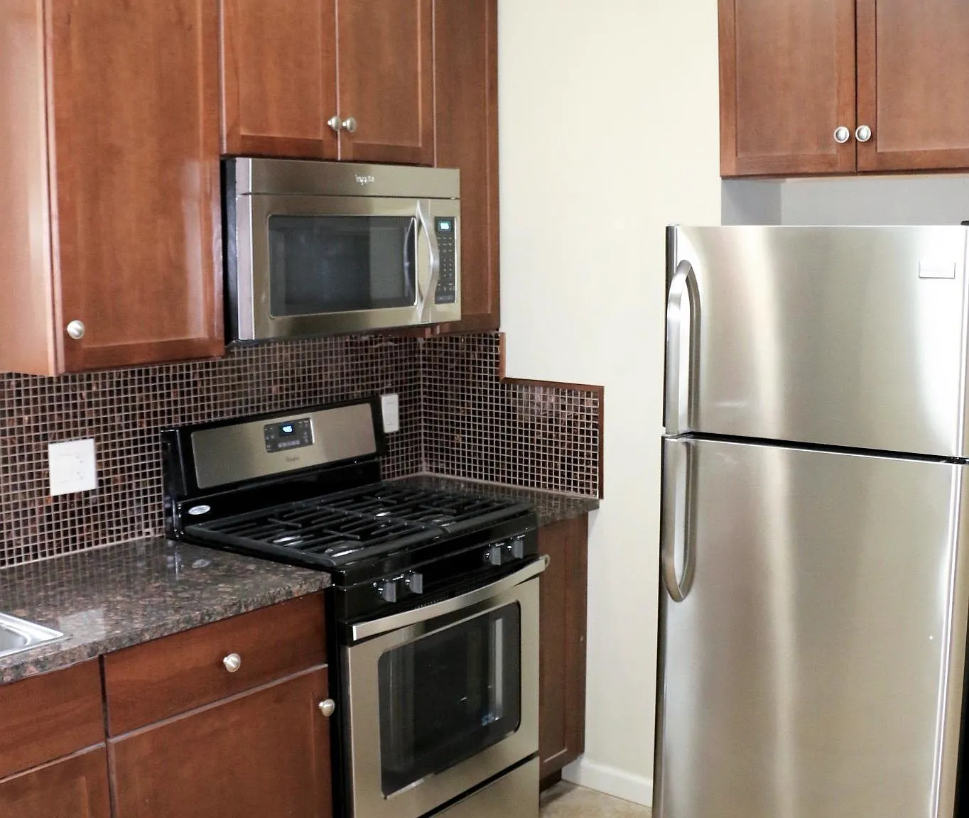 2 bed, 1000 sqft, $1,895 — Photo 1