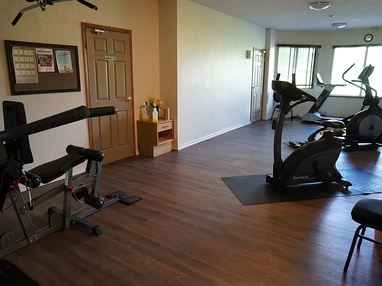 250 Country Hill Dr — Photo 7