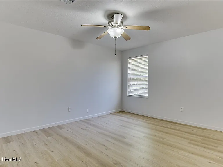 3823 Fairington Dr — Photo 17