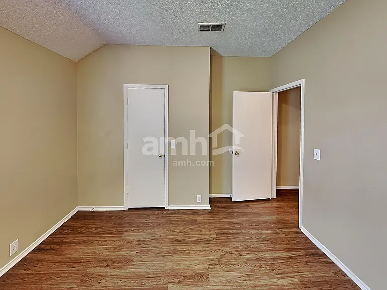 304 Double Oak Ln — Photo 14