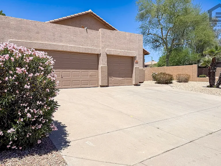 5946 W Sack Dr — Photo 4