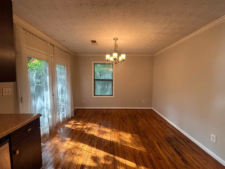 1259 N Lea Ct SE #B — Photo 3