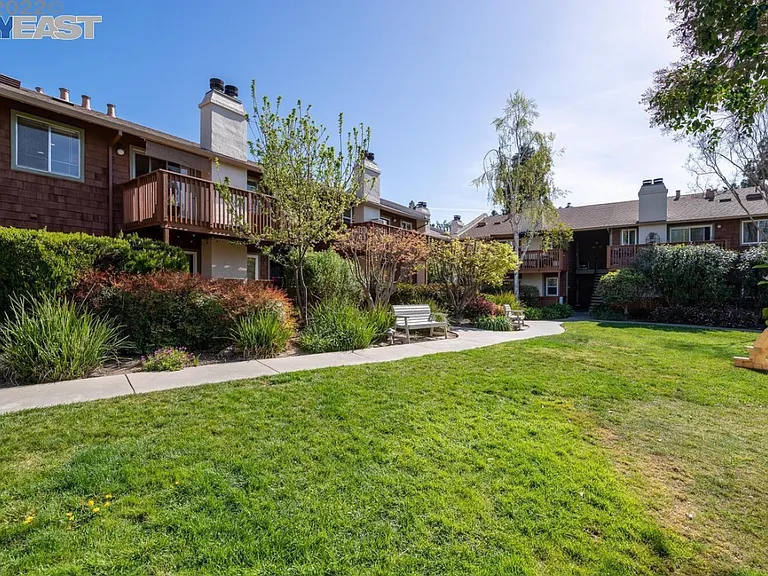 3483 Pennsylvania Cmn — Photo 13