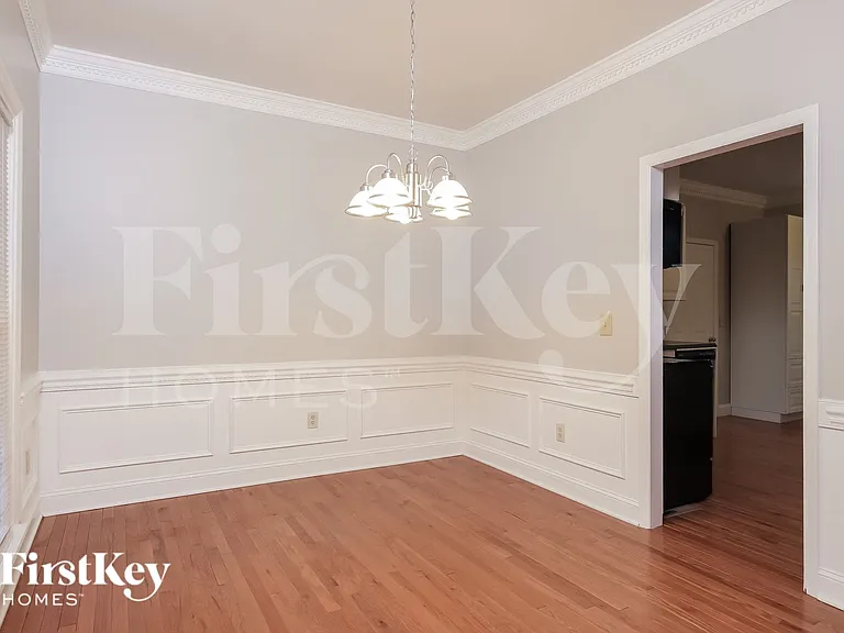 1792 Glenridge Dr — Photo 4