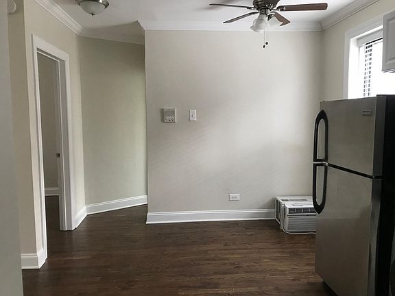 2nd image of 3842 N Greenview Ave #1W