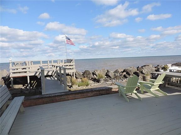 4th image of 6556 Shore Acres Dr