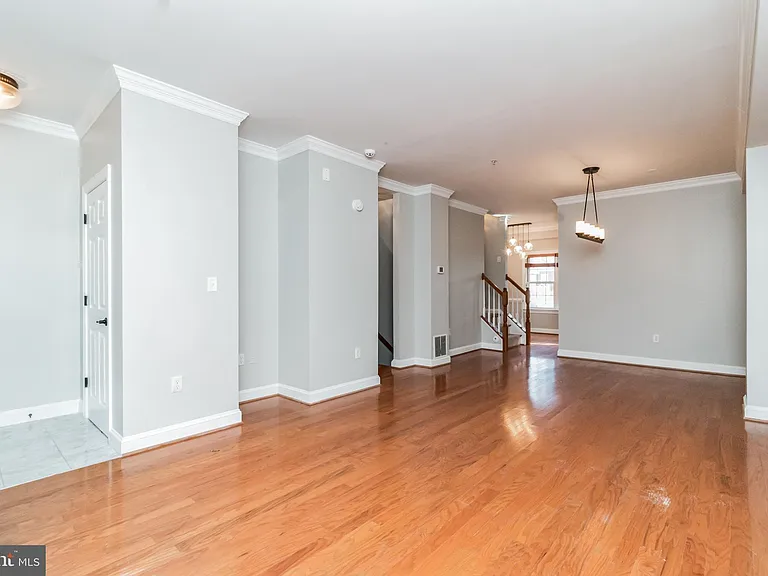2270 S Garfield St #4 — Photo 8