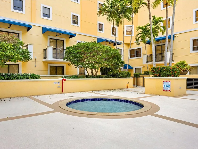 8390 SW 72nd Ave #708 — Photo 4