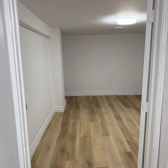 576 Shepherd St E #LOWER — Photo 5