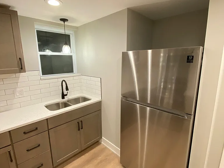 5524 W Sunnyside Ave #G — Photo 5