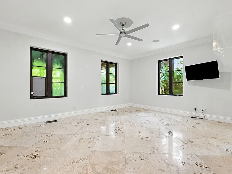 4555 W Swann Ave — Photo 26