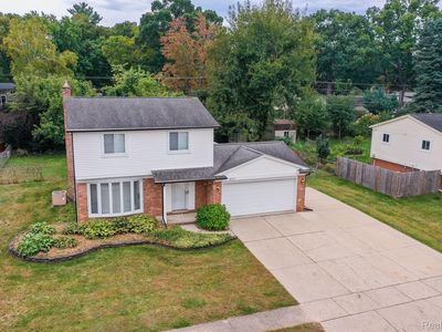8655 War Bonnet Dr, Commerce Township, MI, 48382