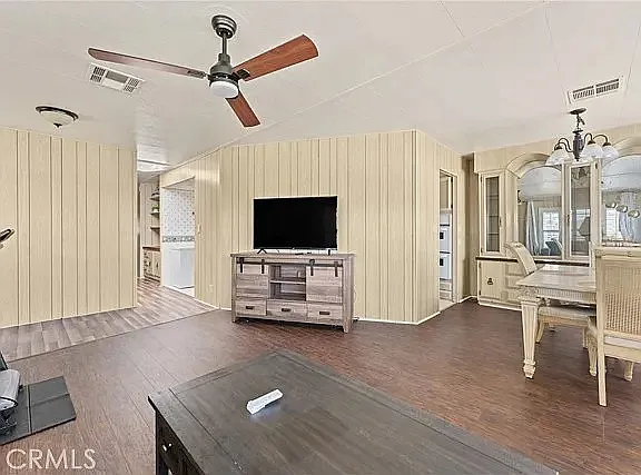 1275 W Johnston Ave — Photo 5