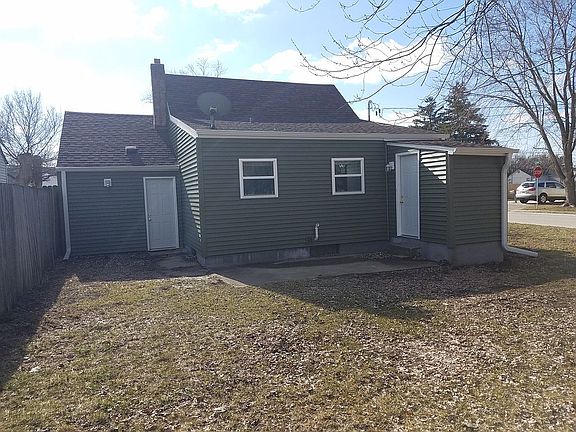 3rd image of 404 Winona Dr