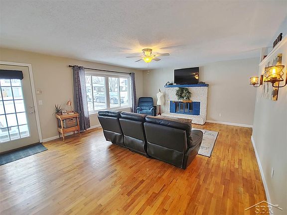 5th image of 2620 Valley Dr