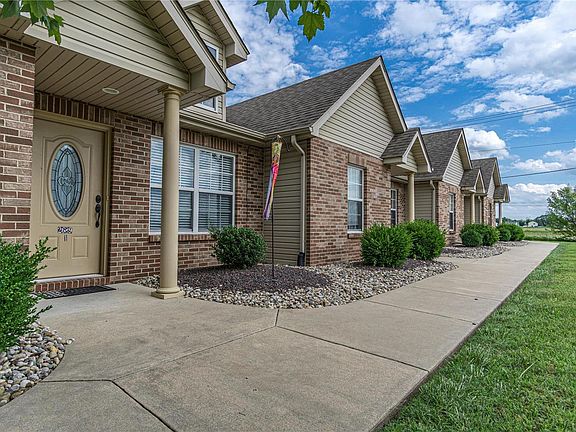 2nd image of 2689 Westmoreland Dr