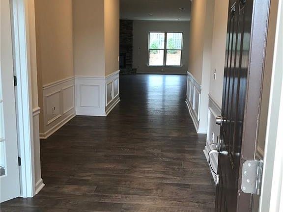 2nd image of 1068 Wellington Ave #11