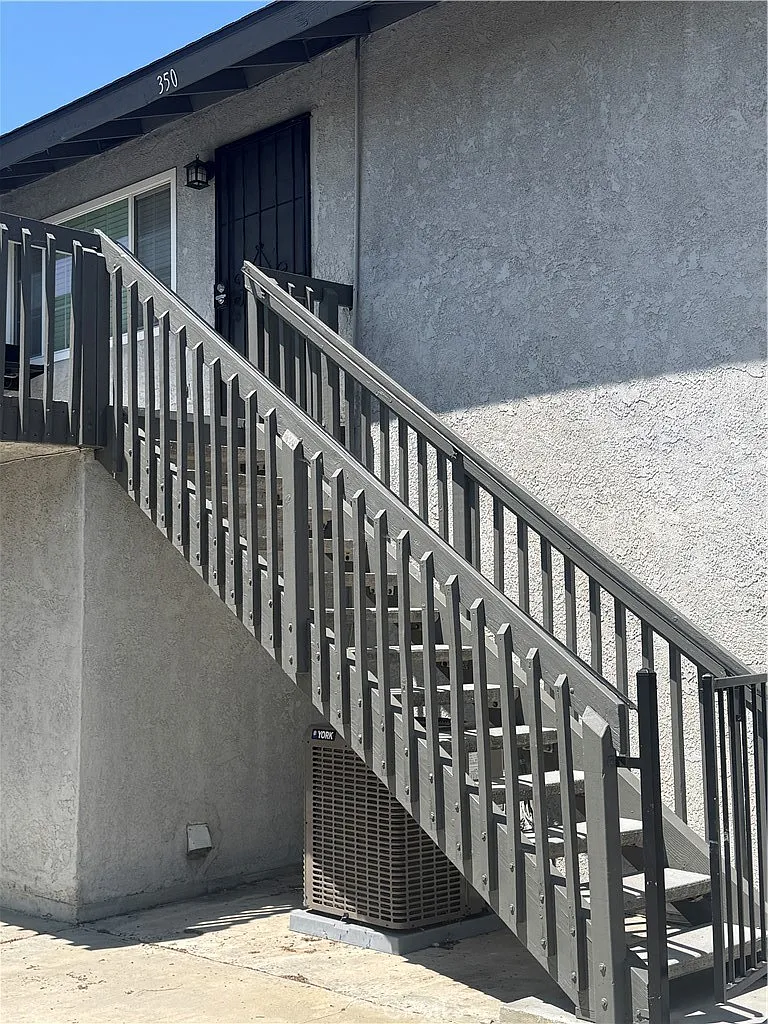 2 bed, 800 sqft, $2,150 — Photo 3