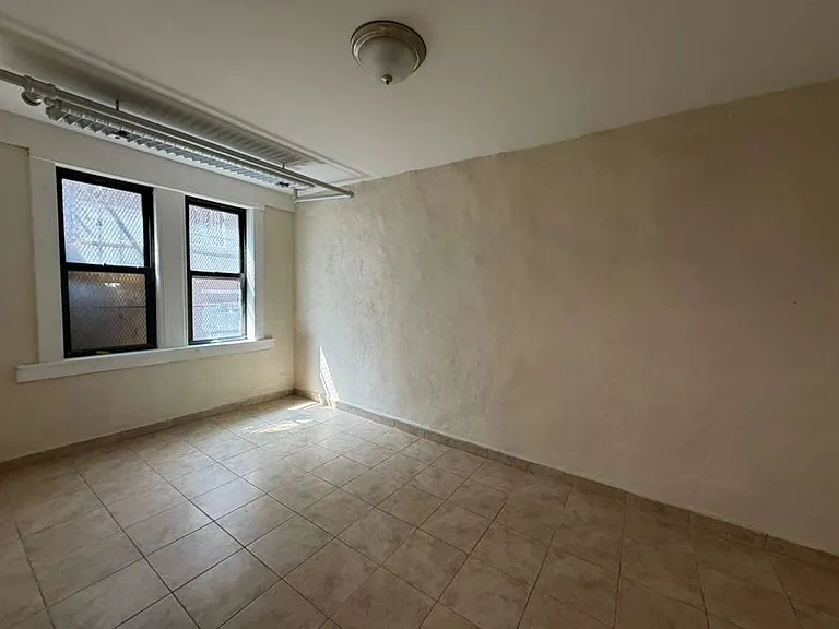 2384 Belmont Ave #BASEMENT — Photo 7