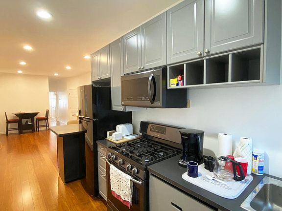 4th image of 31 S Eckar St APT 1S
