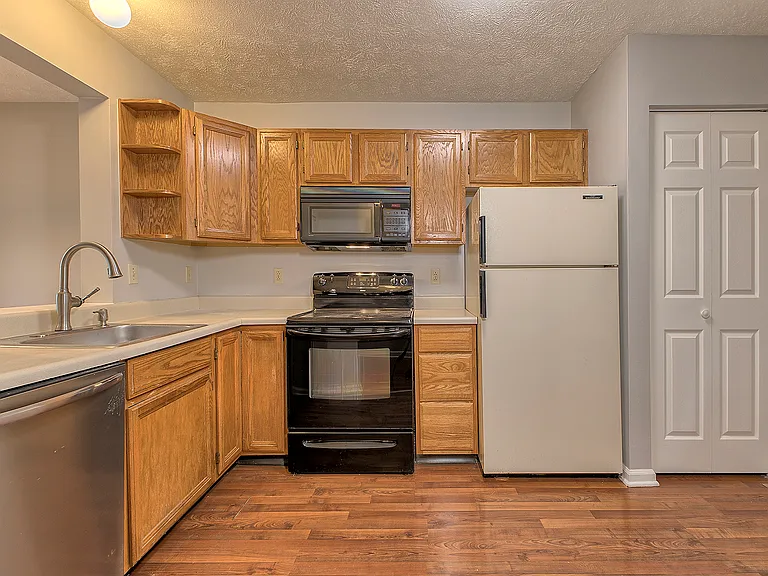 128 Winston Way — Photo 13