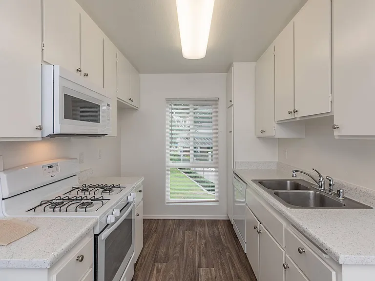 Peartree Apartments — Photo 31
