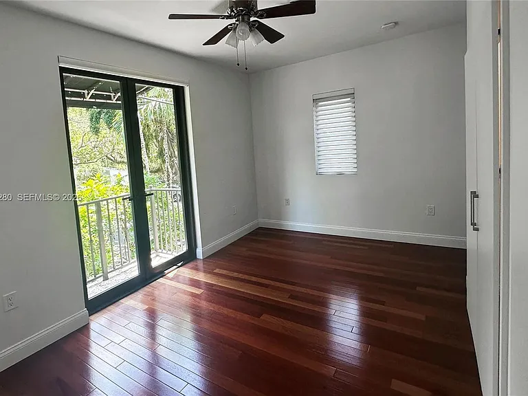 455 Amalfi Ave — Photo 12