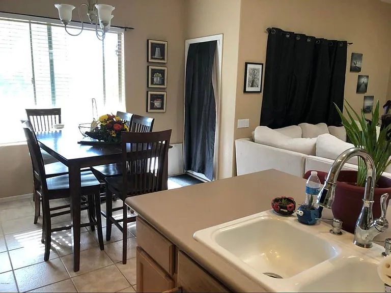 kitchen eating area before remodel
