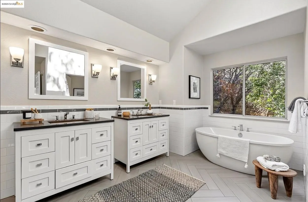 5 bed, 3318 sqft, $9,750 — Photo 4