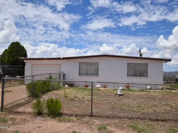 709 N SKYLINE Drive, Huachuca City, AZ 85616