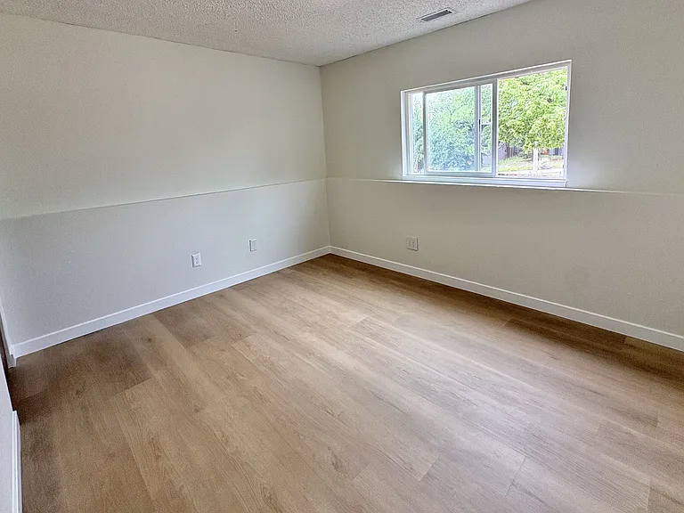 2210 Friendship Cir — Photo 11