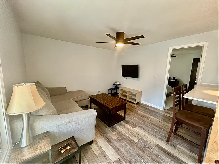 340 W 26th St #1 — Photo 5
