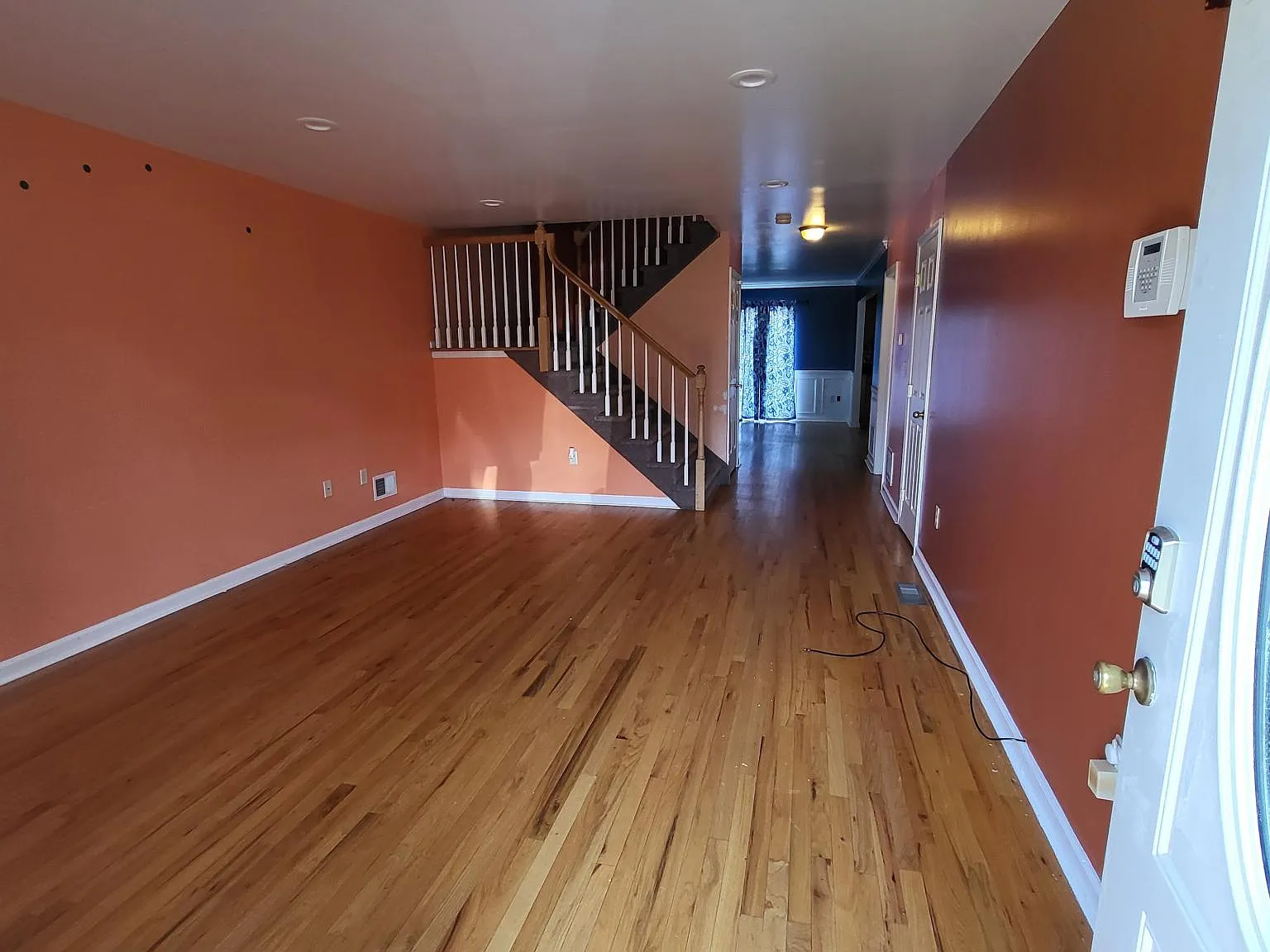 3 bed, 2.5 bath, 1940 sqft, $3,300 — Photo 2