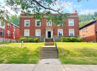 7226 Forsyth Blvd, Saint Louis, MO 63105