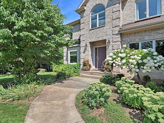 4th image of 4440 Glencoe Dr
