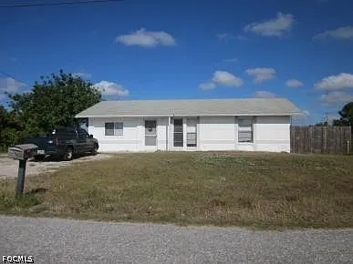 3 bed, 1.0 bath, 1144 sqft, $1,700 — Photo 1