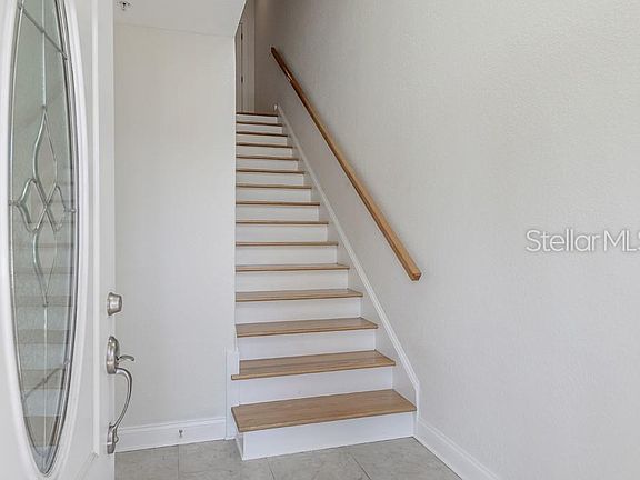 3rd image of 656 Bayway Blvd APT 2