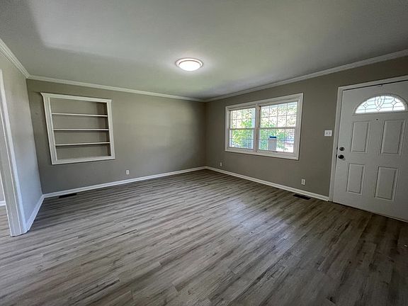 4th image of 10007 Hogan Dr SE